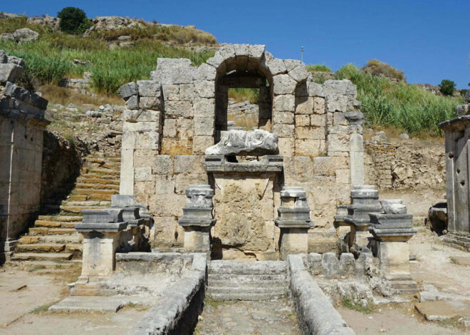 Perge’de 1800 yıl sonra tarihi çeşmeden su geldi